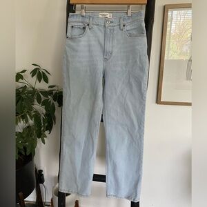 Abercrombie & Fitch Ultra High Rise Ankle Straight Jean Size 4s